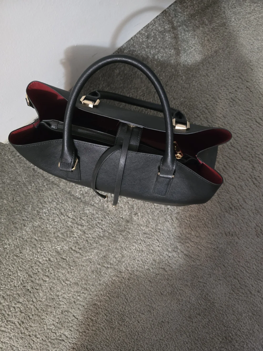 Aldo Aquafynaax Classic Black Tote Shoulder Purse with Red Interior - Picture 2 of 9